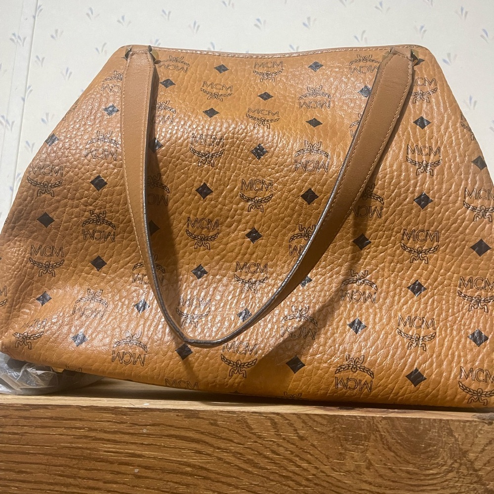 MCM - Picture 2 of 6